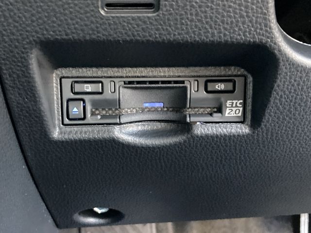 Toyota NOAH HYBRID 2023-11 29274-12