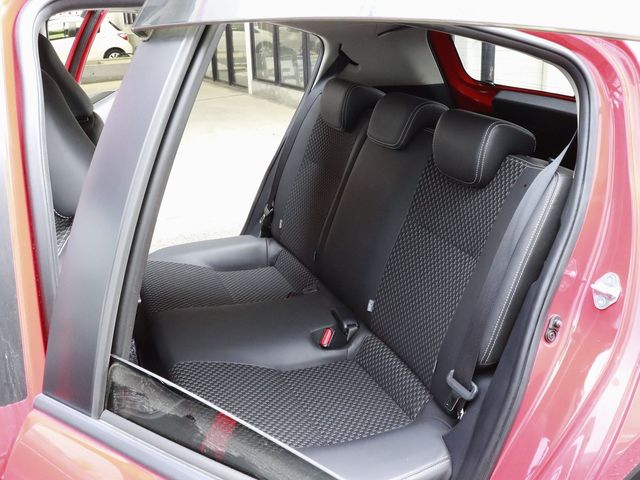 Toyota AQUA 2016-04 20438-18