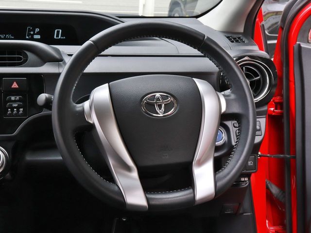Toyota AQUA 2016-04 20438-12