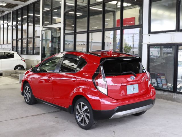 Toyota AQUA 2016-04 20438-4