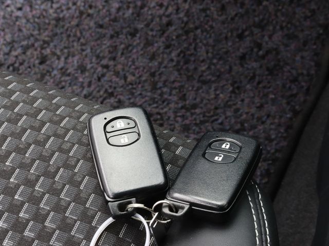 Toyota AQUA 2016-04 20438-19