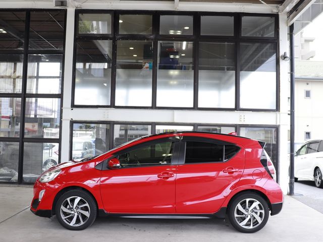 Toyota AQUA 2016-04 20438-2