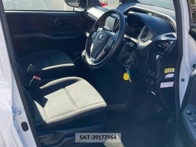 Toyota VOXY 2016-12 289272-1