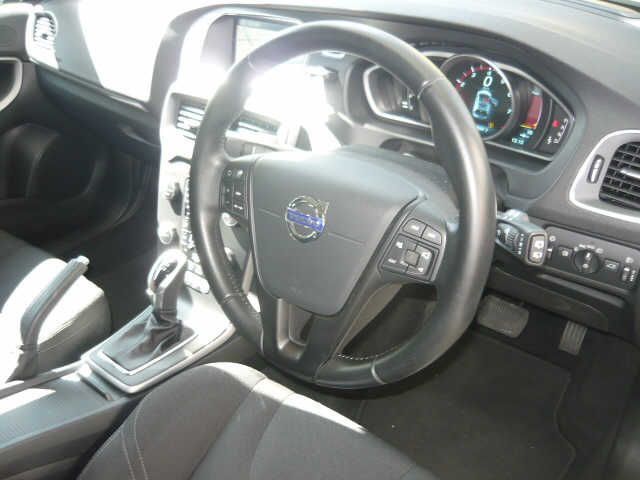 Volvo V40 2014-02 20323-1