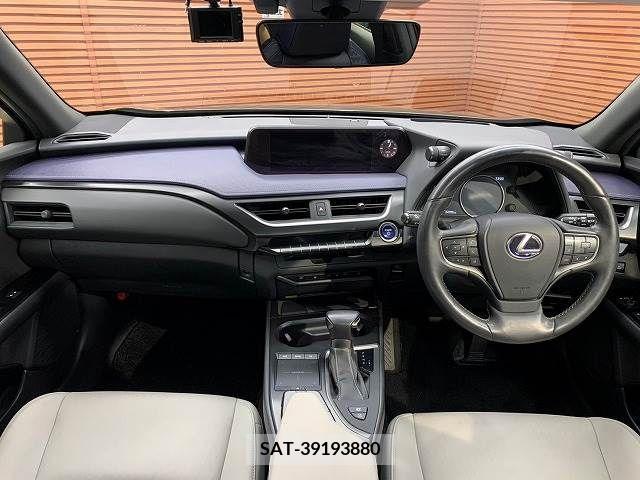 Lexus UX 2018-11 353941-1