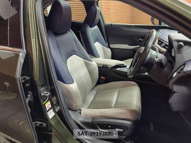 Lexus UX 2018-11 353941-4