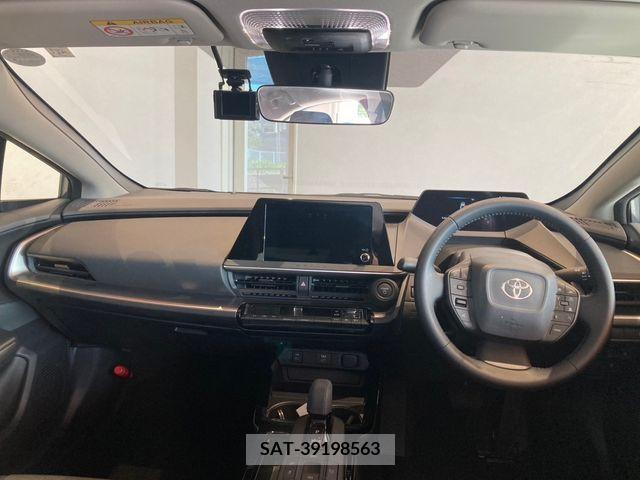 Toyota PRIUS 2023-05 386549-10