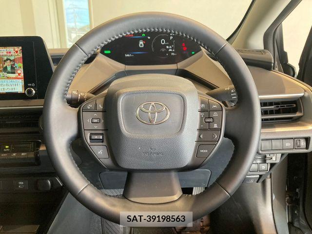 Toyota PRIUS 2023-05 386549-12