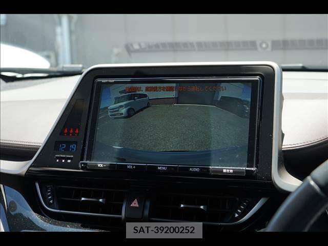 Toyota C-HR 2017-11 386828-5