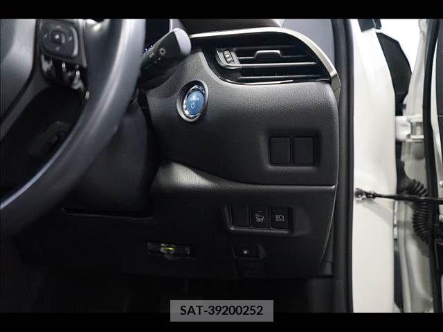 Toyota C-HR 2017-11 386828-13