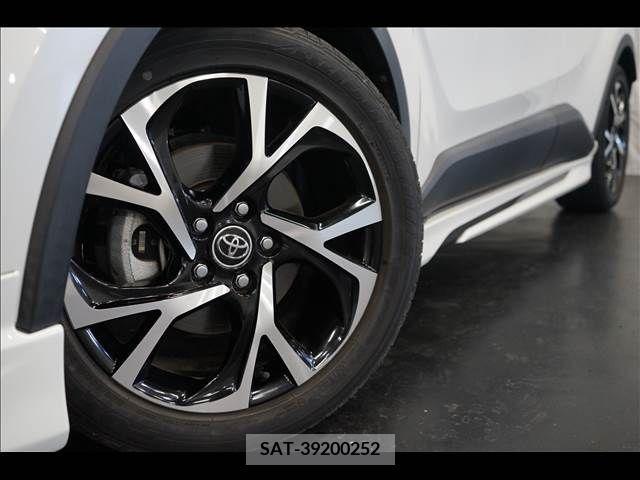 Toyota C-HR 2017-11 386828-3