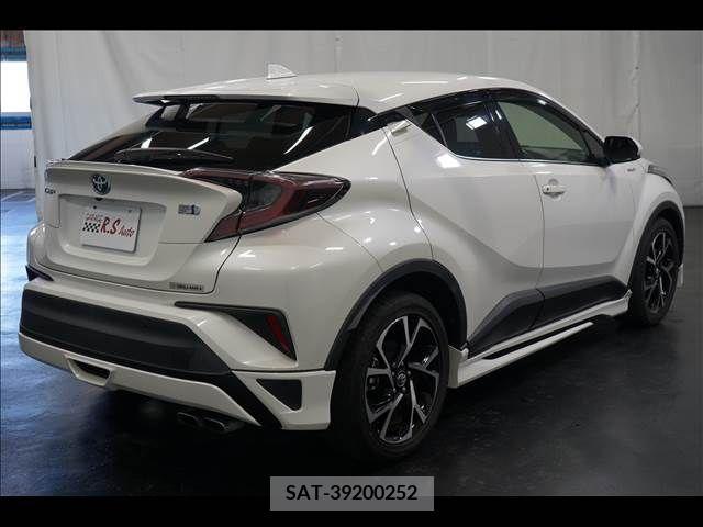 Toyota C-HR 2017-11 386828-8