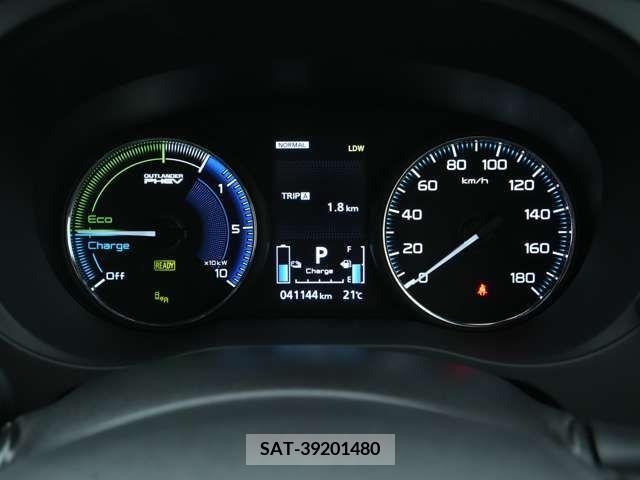Mitsubishi OUTLANDER PHEV 2021-06 332054-11
