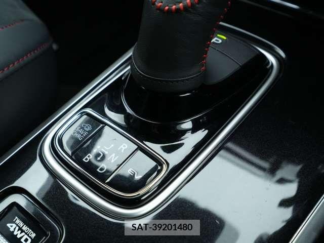 Mitsubishi OUTLANDER PHEV 2021-06 332054-13