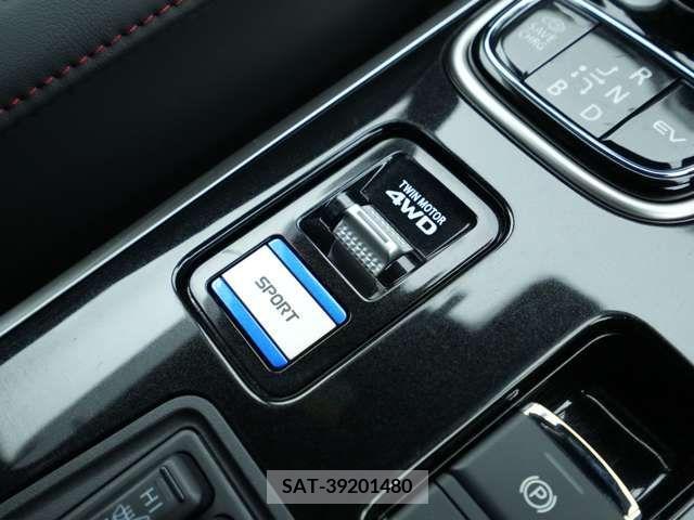 Mitsubishi OUTLANDER PHEV 2021-06 332054-16