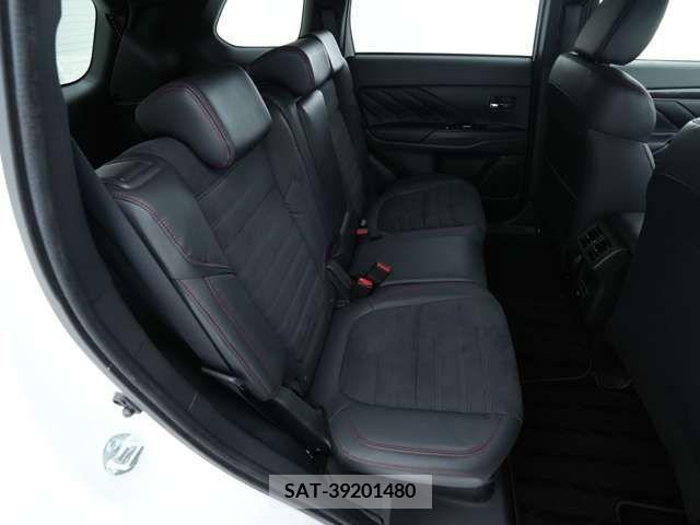 Mitsubishi OUTLANDER PHEV 2021-06 332054-6