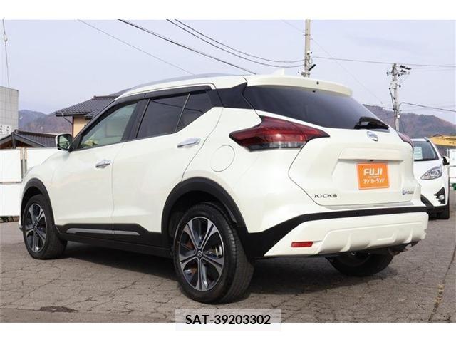 Nissan KICKS 2020-08 206882-1