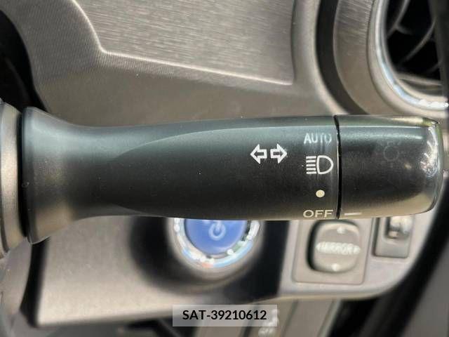 Toyota AQUA 2013-07 313989-6