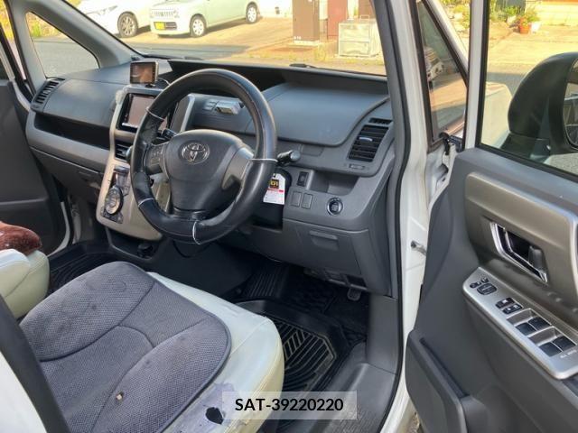 Toyota VOXY 2010-02 395018-10