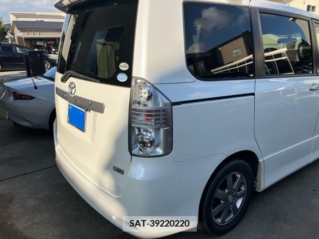 Toyota VOXY 2010-02 395018-7