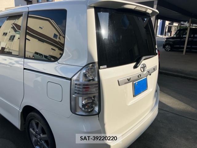 Toyota VOXY 2010-02 395018-6