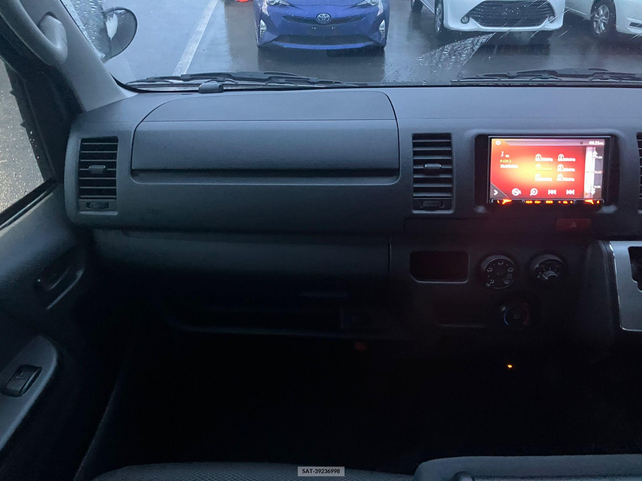 Toyota HIACE VAN 2017-03 258348-4