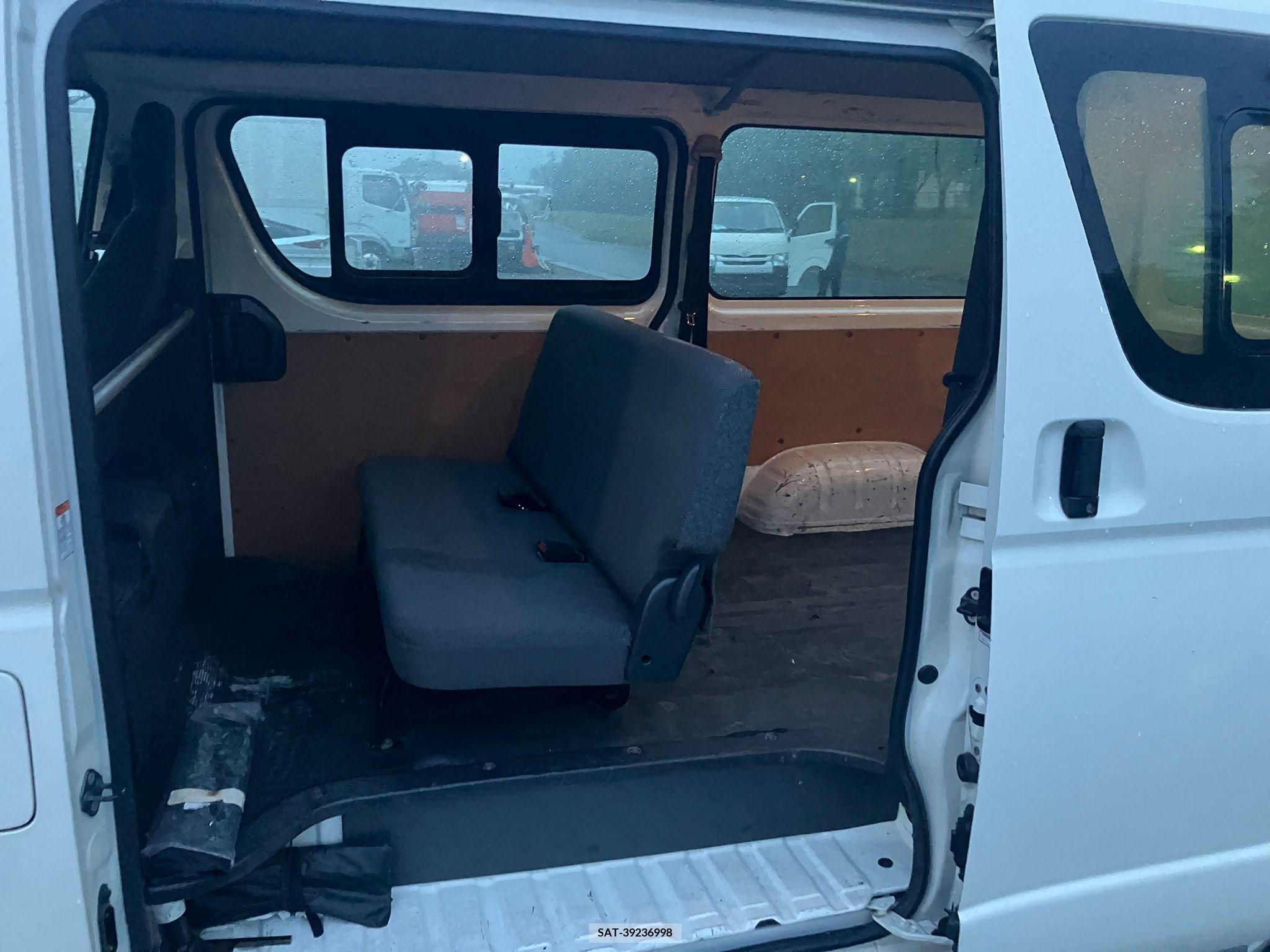 Toyota HIACE VAN 2017-03 258348-6
