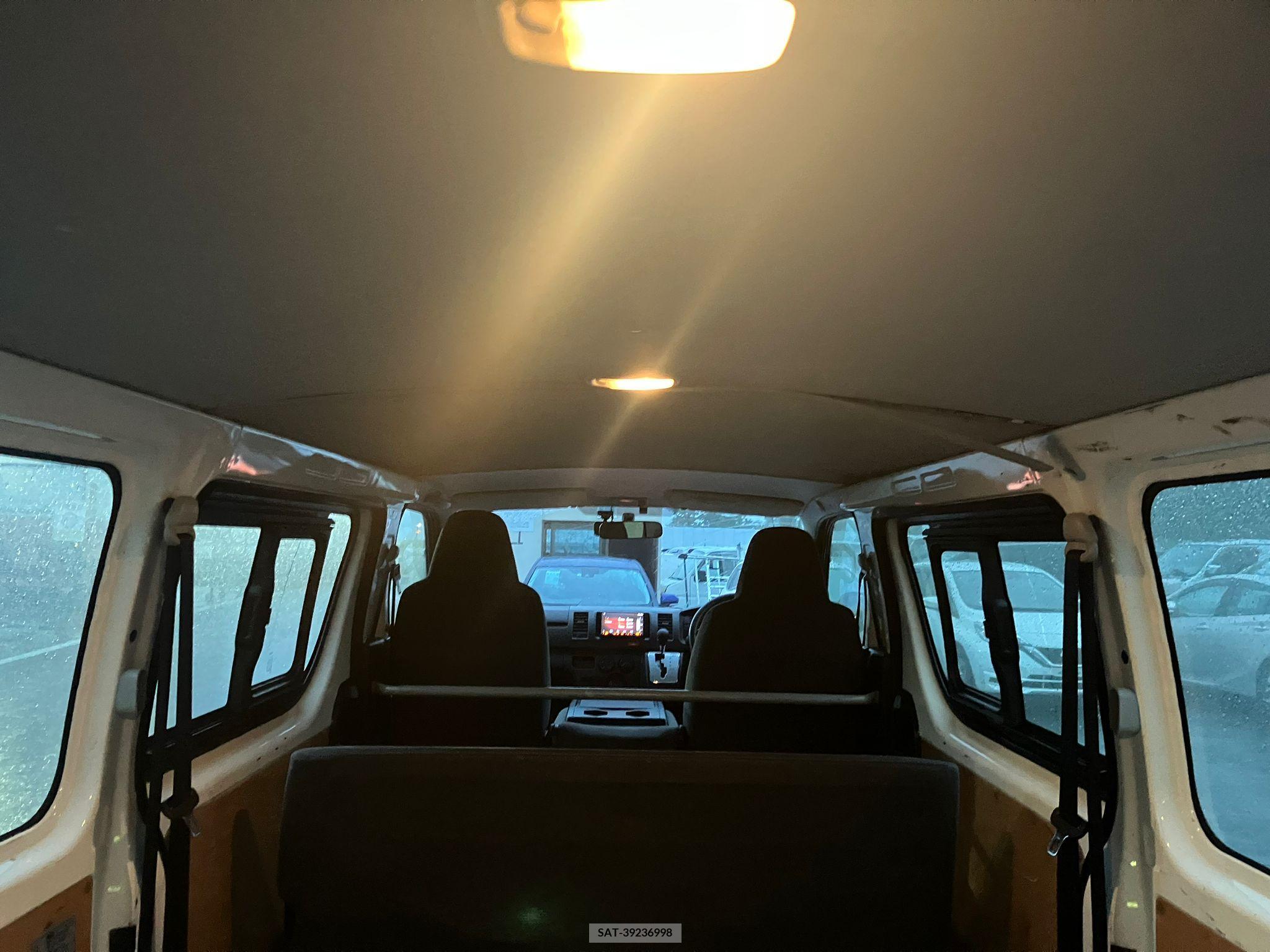 Toyota HIACE VAN 2017-03 258348-7