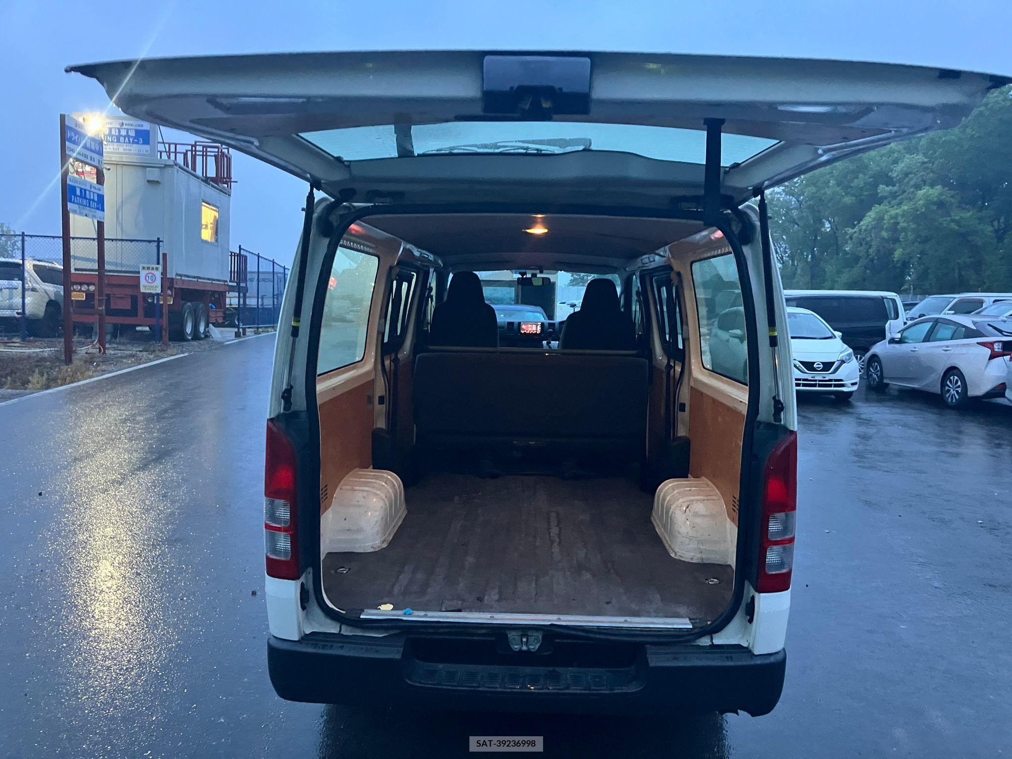 Toyota HIACE VAN 2017-03 258348-9