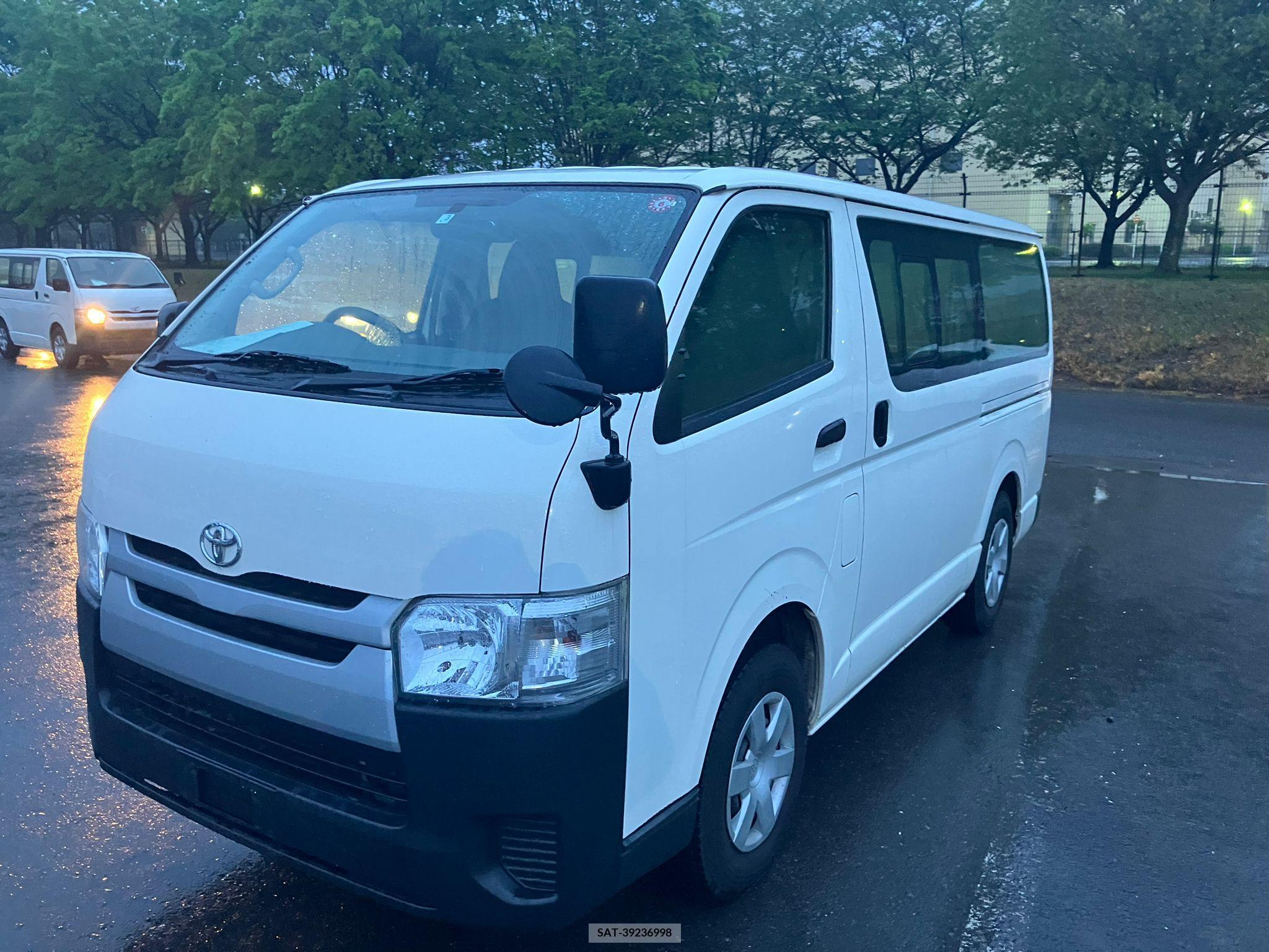 Toyota HIACE VAN 2017-03 258348-11