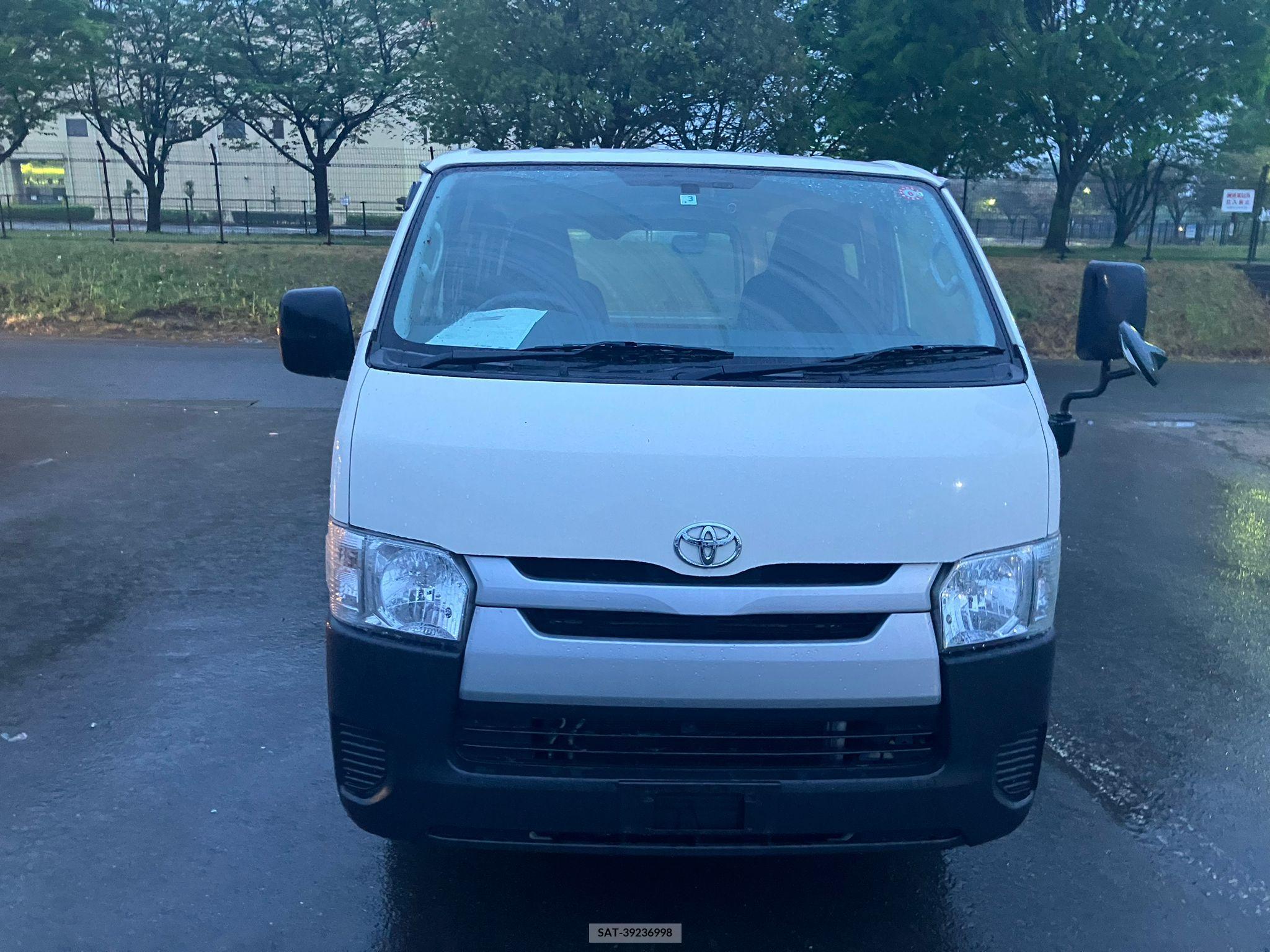 Toyota HIACE VAN 2017-03 258348-19