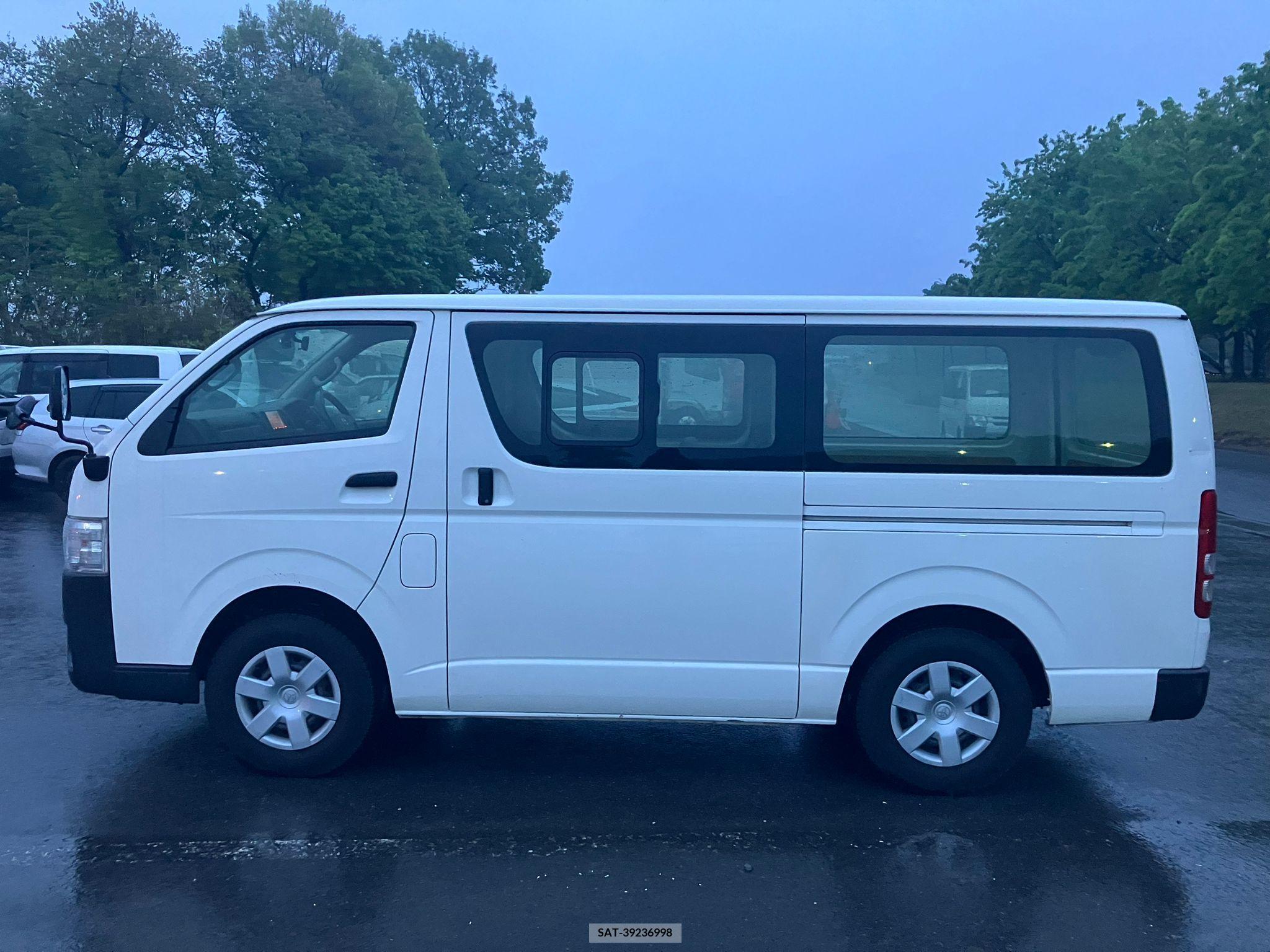 Toyota HIACE VAN 2017-03 258348-20