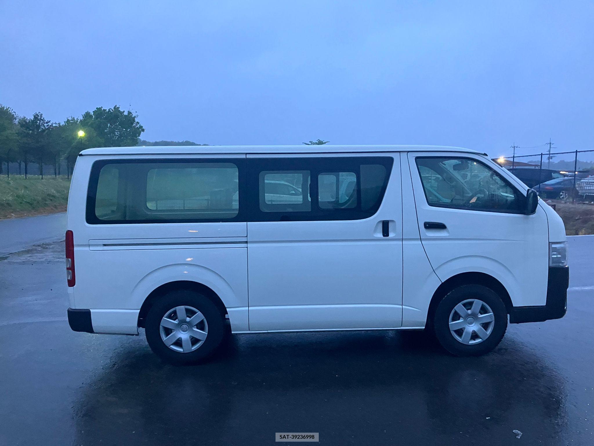 Toyota HIACE VAN 2017-03 258348-21