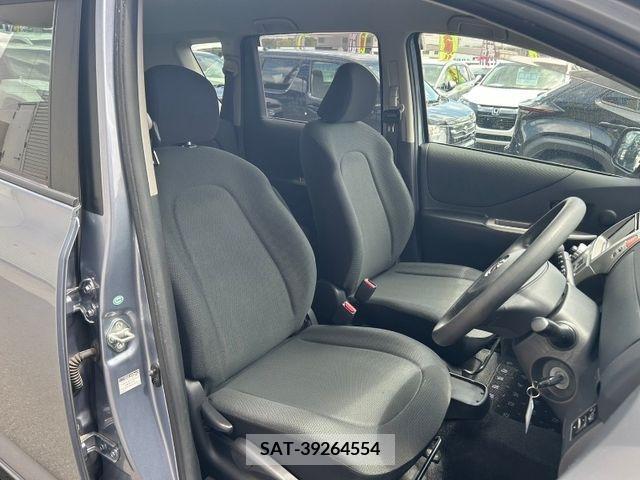 Toyota RACTIS 2010-06 366855-11