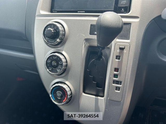 Toyota RACTIS 2010-06 366855-16