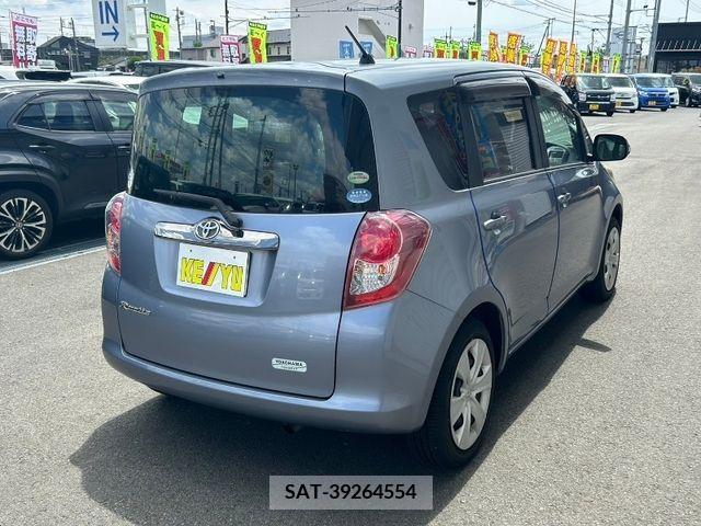 Toyota RACTIS 2010-06 366855-1