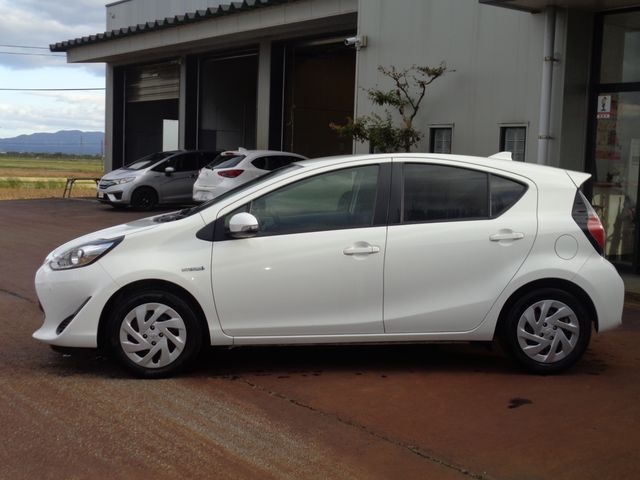 Toyota AQUA 2018-10 18406-5