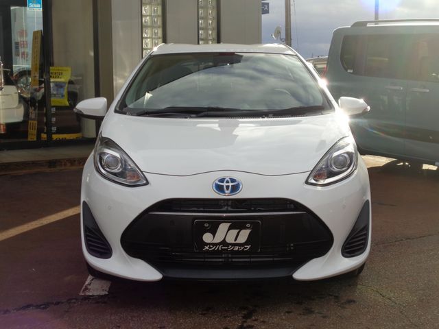 Toyota AQUA 2018-10 18406-3