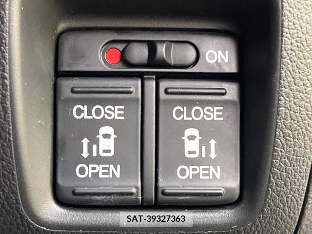 Honda N BOX CUSTOM 2017-06 215427-3