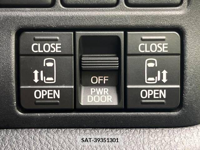 Toyota VOXY 2018-05 341535-3