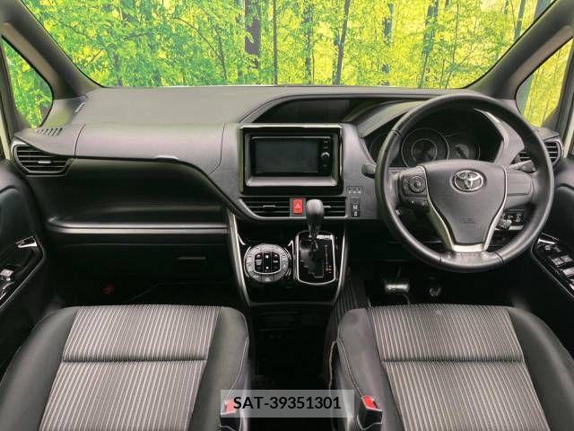 Toyota VOXY 2018-05 341535-1