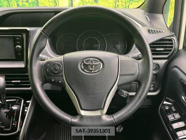 Toyota VOXY 2018-05 341535-11