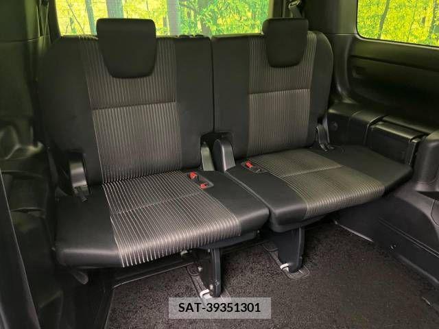 Toyota VOXY 2018-05 341535-9