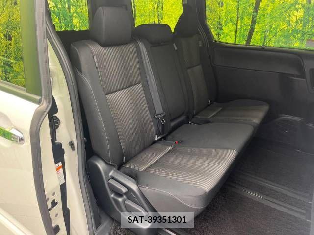 Toyota VOXY 2018-05 341535-8