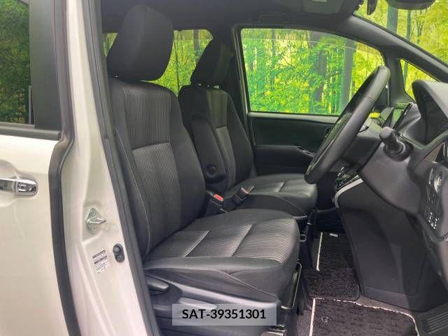 Toyota VOXY 2018-05 341535-7