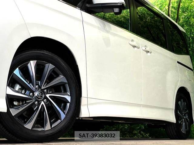 Toyota VOXY 2023-04 222472-10