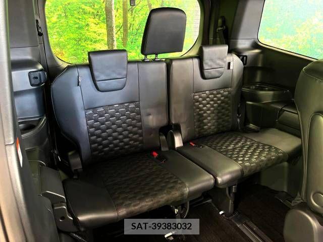 Toyota VOXY 2023-04 222472-13