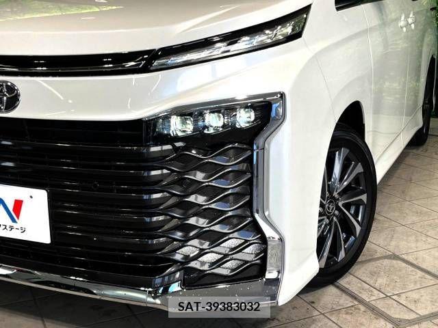 Toyota VOXY 2023-04 222472-9