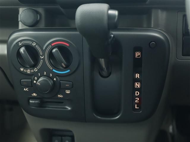 Mazda SCRUM VAN 2022-10 7436-3