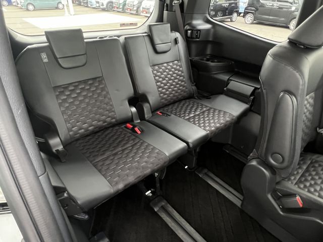 Toyota VOXY 2022-10 4482-17